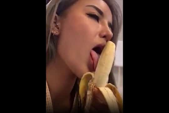 คลิปหลุดOnlyfans ฝ้าย แค่กินกล้วยยังเซ็กซี่ขนาดนี้ สาวสวยคนดัง กับอีกหลายคลิปเสียว Iamfaii