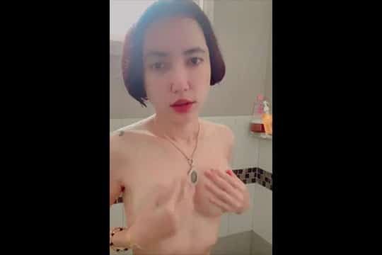 คลิปโป๊โอนลี่แฟน เฟิร์ส อาบน้ำโชว์ความน่ารัก ใครชอบสาวผมซอยต้องมา Lovelyfirst